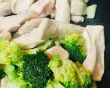 鶏肉＆ブロッコリーのシンプル塩ワイン炒め作り方2写真