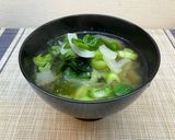 生ワカメと新玉葱の味噌汁♪葉っぱもね!作り方3写真