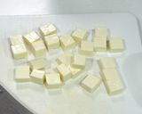 麺つゆで☆チーズの旨辛ニンニク醤油漬け作り方1写真