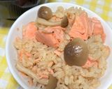 炊飯器で簡単！しめじと鮭の炊き込みご飯作り方4写真
