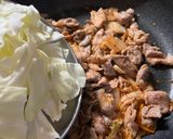シャキッと旨辛！豚肉キャベツキムチ炒め作り方3写真