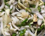 簡単！夏野菜で冷食ハンバーグを煮込んだ作り方1写真