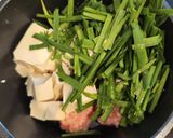 豆腐と鶏つくねとニラのお味噌汁作り方1写真