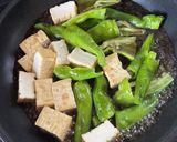 万願寺唐辛子と絹揚げの煮びたし作り方3写真