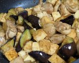今日の夕飯！厚揚げとナスと鶏肉の甘酢炒め作り方8写真