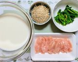 簡単ランチ！鶏ささみ肉と菜の花の豆乳雑炊作り方1写真