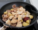 【鶏肉とれんこんとさつまいものガリバタ醤油炒め】作り方6写真