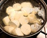 春に食べたい❤ゴロゴロ豚肉と里芋の煮物作り方1写真