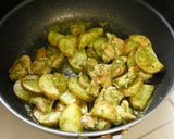 鶏肉とじゃが芋のジェノベーゼソース炒め作り方5写真