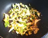 青梅塩麹漬けセロリと豚肉のレモン焼きそば作り方7写真