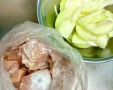 鶏肉とブロッコリーの豆乳胡麻味噌煮込み♪作り方2写真
