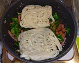 チャーシューピーマンのガリバタ焼きうどん作り方4写真