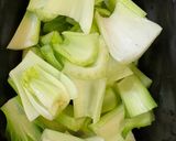 手羽トロ（鶏肉）と青梗菜のオイスター炒め作り方1写真