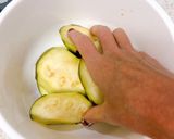 茄子がとろける♪丸なすのツナマヨピザ作り方3写真