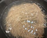 ほっこり美味しい！焦がしネギと鶏肉の親子そば作り方3写真