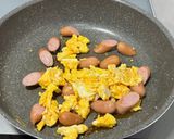 ウインナーと卵🥚の麺つゆマヨ炒め😃作り方2写真