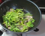 豚肉とほうれん草と卵の中華焼きそば魚醤味作り方4写真