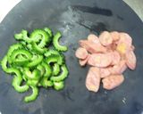 簡単☆ゴーヤとフランクフルトのオムレツ作り方1写真