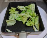 ごま油風味香る♡炒めキャベツのみそ汁作り方3写真