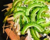 魚肉ソーセージ＆茸のゴーヤ—チャンプルー作り方1写真