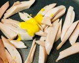 魚肉ソーセージのからしスクランブルエッグ作り方1写真