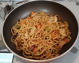 残り焼きそばアレンジ✳焼きそばトースト作り方2写真