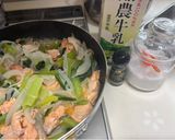 鮭と小松菜、玉ねぎのミルクうま煮作り方4写真