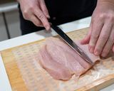やわらか鶏むね肉とさつまいもの黒酢炒め作り方2写真