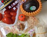 「健康丼」グリーンリーフトマトアボカドツナ缶いり作り方1写真