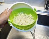 サラダポットで麺ランチ~サラダうどん作り方1写真