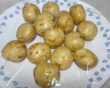 副菜♡コロコロ旨い♡新ジャガイモ照り焼き作り方1写真
