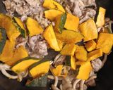 豚こま、かぼちゃ、しめじのコク旨ガリバタ醤油炒め作り方6写真