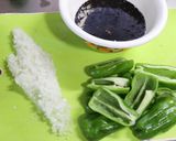 鶏ひきで☆ピーマンの肉詰めの甘酢照り焼き作り方1写真