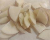 玉ねぎ・じゃがいも・ひき肉の醤油スープ作り方1写真