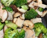ブロッコリーしいたけ鶏胸肉のトロ塩炒め作り方4写真