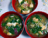 絹厚揚げと薩摩芋と舞茸の味噌汁作り方14写真