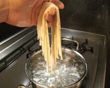 釜玉うどんと小麦粉で作った麺で釜玉うどん作り方11写真