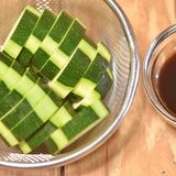 ズッキーニのにんにくバター醤油炒め作り方1写真