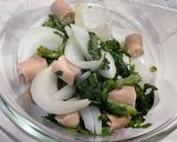 春菊と魚肉ソーセージの炒め物作り方4写真