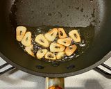 鶏もも肉とオクラのニンニク炒め作り方2写真