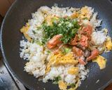 簡単！生鮭で作る鮭レタスチャーハン作り方5写真