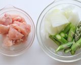 鶏肉とアスパラのカレースープ作り方1写真