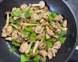 鶏肉、しめじ、ピーマンの柚子胡椒炒め✨作り方4写真