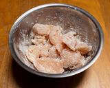 【鶏肉とれんこんとさつまいものガリバタ醤油炒め】作り方1写真