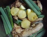 鶏がらスープ：じっくり煮込んで本格的！作り方9写真