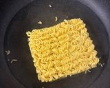 アレンジ袋麺（サッポロ一番 極辛味噌）作り方1写真