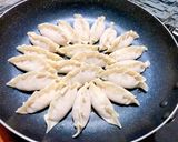 いつもの餃子をアレンジ♪旨辛キムチ餃子作り方4写真