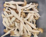 きのこのサワークリーム炒め作り方1写真