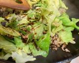春キャベツとひき肉のソース炒め！作り方3写真