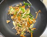 春菊の肉味噌炒め作り方2写真